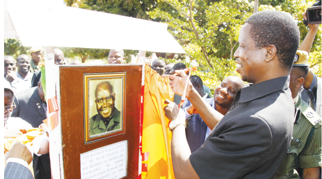 • PRESIDENT Edgar Lungu (right) unveils the Jubilee portrait of Dr Kenneth Kaunda during the Golden Jubilee celebrations of Kenneth Kaunda Secondary School in Chinsali, Muchinga Province, yesterday.  Picture By SALIM HENRY/STATE HOUSE 