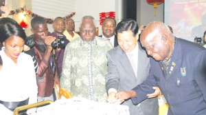 • KK and Chinese Ambassador to Zambia Zhou Yuxiao, cut a cake during celebrations to mark Zambia’s first Republican President’s 90th birthday at the Chinese Embassy in Lusaka yesterday and looking on is Foreign Affairs Permanent Secretary George Zulu.  Picture by FLAVIOR CHISHALA