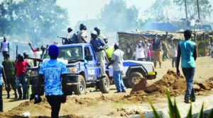 • Riot Police yesterday fought running battles at Lusaka’s notorious Chibolya Market with suspected drug dealers.  Picture by KAIKO NAMUSA