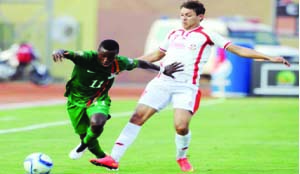• ZAMBIA’S Lubambo Musonda (left) battles with Youssef Msakni of Tunisia during the 2015 Africa Cup of Nations match at Estadio de Ebibeyin in Equatorial Guinea yesterday. Picture by SYDNEY MAHLANGU/BACKPAGEPIX