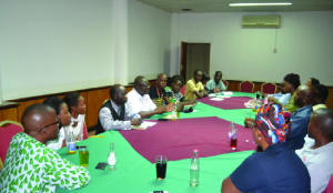 •NDOLA-BASED journalists pondering the revival of the Press Club last last Friday at Savoy Hotel. Picture by James Kunda.
