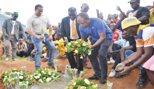 • FOOTBALL Association of Zambia president Kalusha Bwalya (right) lays a wreath on Simukonda’s grave in Chingola yesterday.