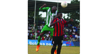 • MUFULIRA Wanderers defender Warren Kunda (left) in an aerial tussle with Zanaco’s Dave Daka during the FAZ-MTN Super League match at Shinde Stadium in Mufulira yesterday. Picture by ALLAN MATIYA/ZANACO