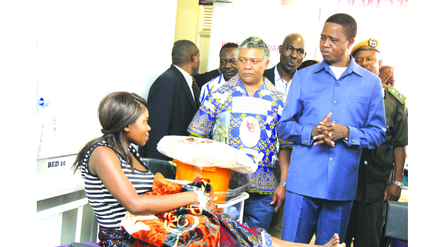 • PRESIDENT Edgar Lungu (right) talks to Florence Chalwe who gave birth to a girl 'Christmas' baby at Chilenje Hospital in Lusaka yesterday. Picture by SALIM HENRY/STATE HOUSE.